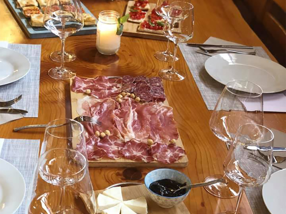 Visits and tastings in the cellar: taste the typical local products of Langa and Monferrato.